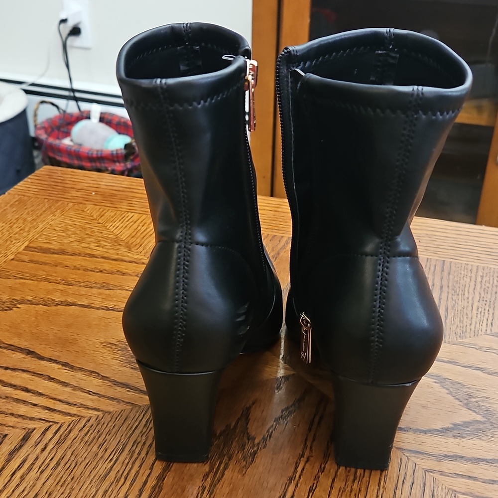 Jessica Simpson Black booties - Picture 3 of 5